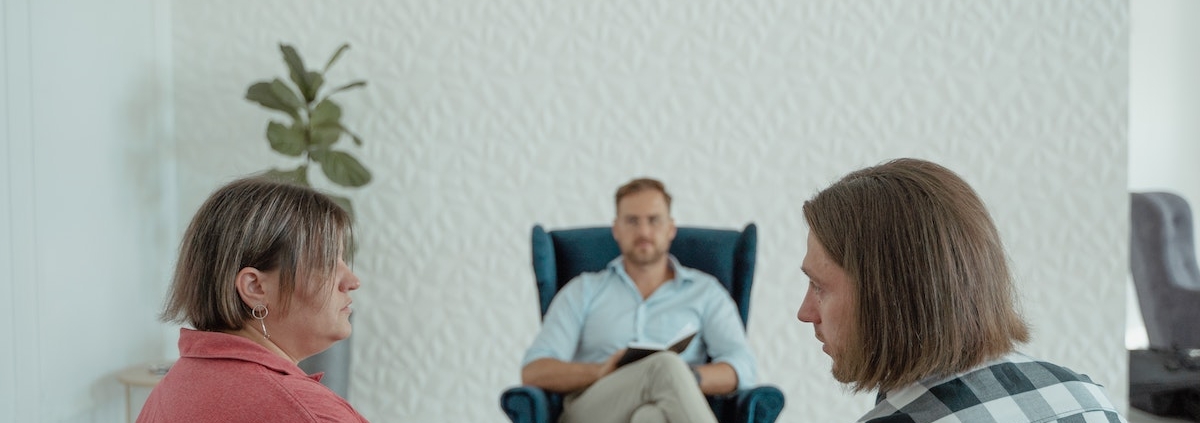 couples therapy therapist - marriage counseling